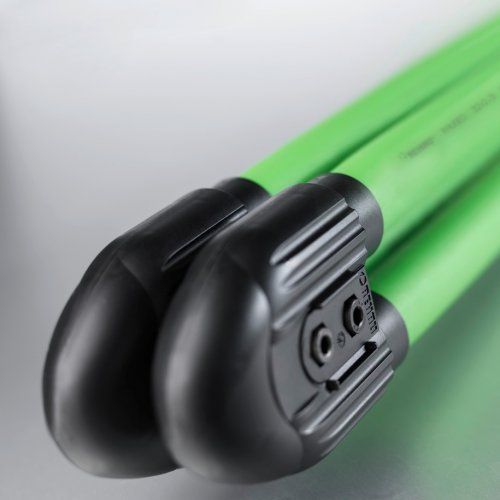 Aprovechar el calor de la tierra
En el ámbito de la promoción de las energías renovables, la geotermia cobra cada vez mayor protagonismo. Los innovadores sistemas de geotermia REHAU permiten aprovechar las reservas energéticas inagotables y respetuosas con el medio ambiente disponible en nuestro planeta. Los sistemas que aprovechan la energía térmica de la tierra pueden captar hasta el 75% del calor necesario del suelo y ello a un coste favorable.
Las principales características de esta fuente de energía inagotable y aprovechable son:

es utilizable de día y noche y bajo cualquier condición meteorológica.
se regenera continuamente, desde el interior de la tierra y con la radiación solar.
su técnica de explotación está ampliamente acreditada.

Rehau dispone de una amplia gama de productos de alto rendimiento y fiabilidad para aprovechar el calor almacenado en el suelo. Entre ellos destacan:

RAUGEO PE Xa para la captación de calor en capas profundas del suelo.
RAUGEO Collect para la captación del calor cerca de la superficie.
Intercambiador aire tierra AWADUKT Thermo para la ventilación controlada de los edificios.

Geoda Sostenibilidad es distribuidor oficial de productos REHAU.
Descargas
 Folleto REHAU geotermia
Enlaces
REHAU: geotermia
 
Volver a Productos REHAU